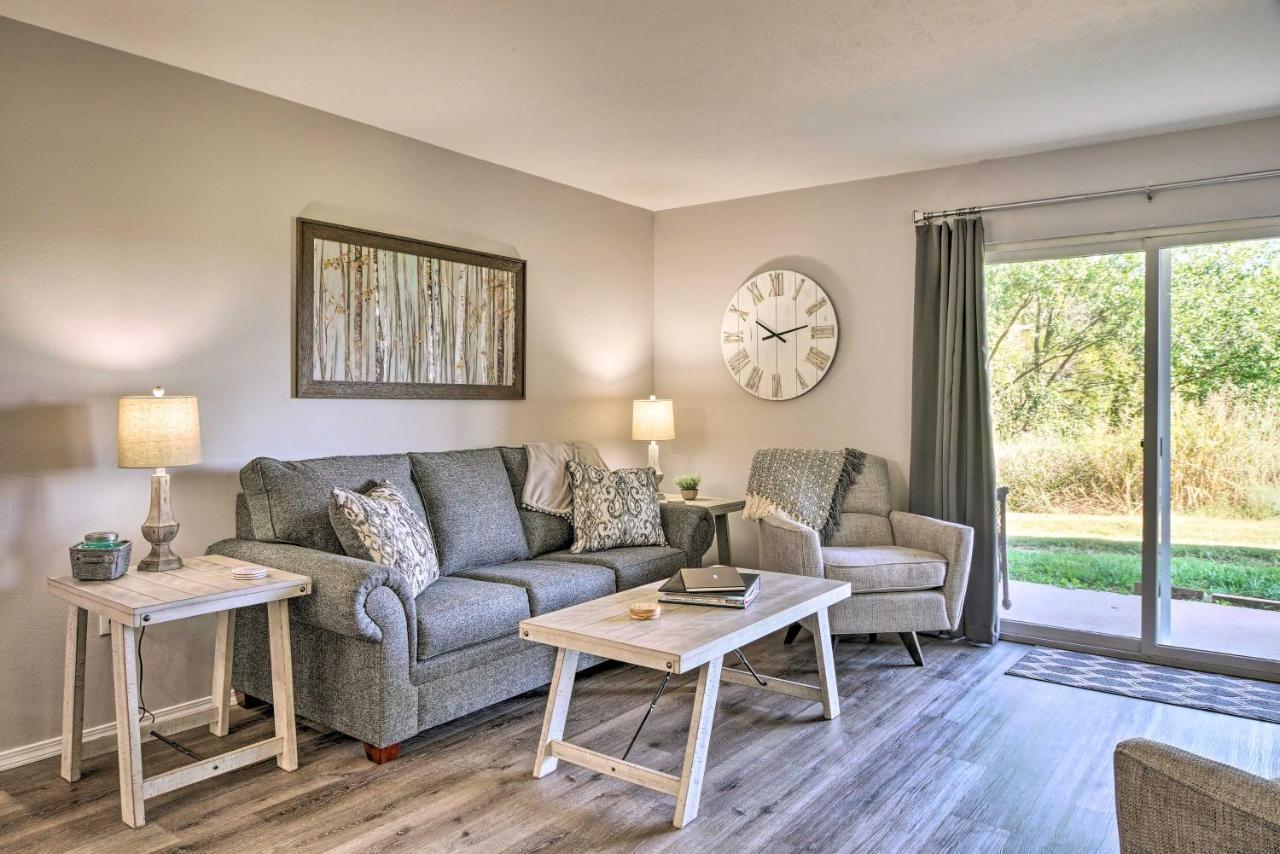 Cozy Condo With Pool Access, 5 Mi To Table Rock Lake Branson Bagian luar foto