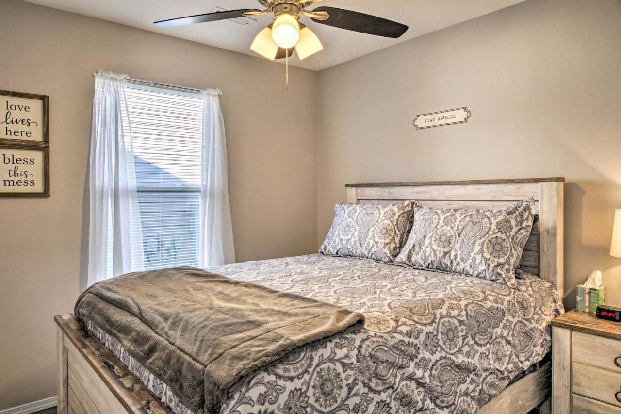 Cozy Condo With Pool Access, 5 Mi To Table Rock Lake Branson Bagian luar foto