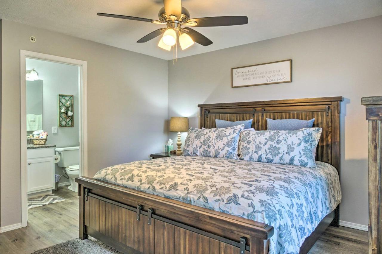 Cozy Condo With Pool Access, 5 Mi To Table Rock Lake Branson Bagian luar foto