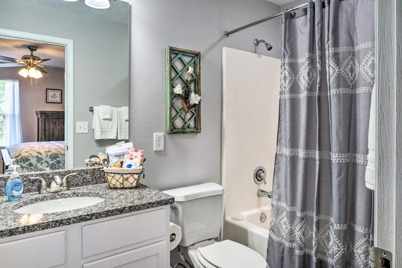 Cozy Condo With Pool Access, 5 Mi To Table Rock Lake Branson Bagian luar foto