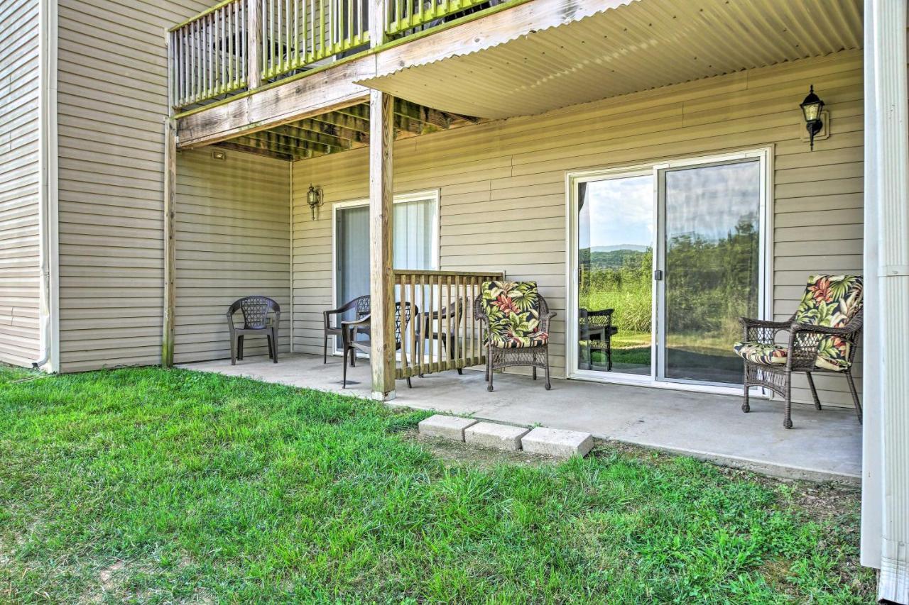 Cozy Condo With Pool Access, 5 Mi To Table Rock Lake Branson Bagian luar foto